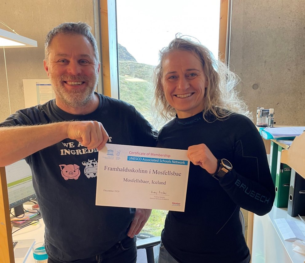 Valgarð Már Jakobsson, stærðfræðikennari, og Vibeke Svala Kristinsdóttir, sálfræðikennari, með viður…