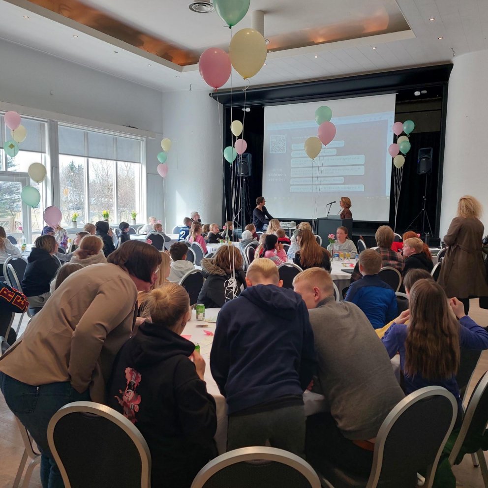 Útskriftarnemendur FMOS á ungmennaþingi Mosfellsbæjar