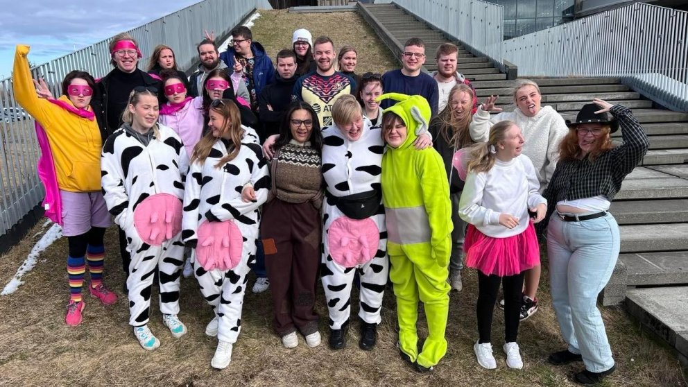 Útskriftarnemendur að dimmitera í dag