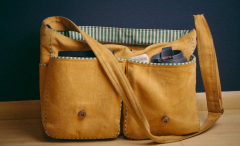 Kennsla hefst á morgun