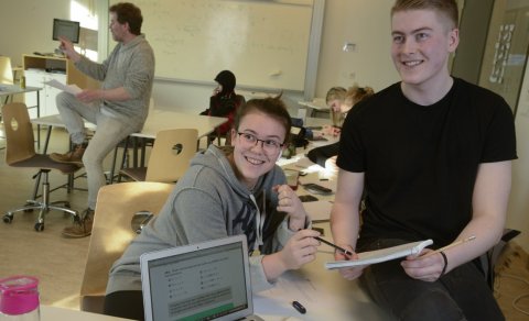 Valið er opið til þriðjudags, 14. mars