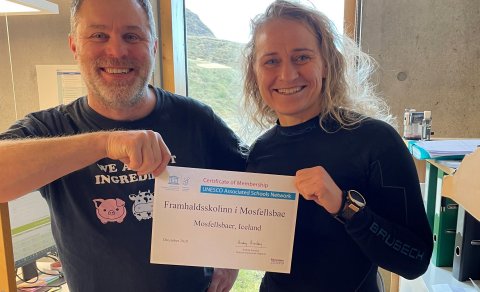 Valgarð Már Jakobsson, stærðfræðikennari, og Vibeke Svala Kristinsdóttir, sálfræðikennari, með viður…