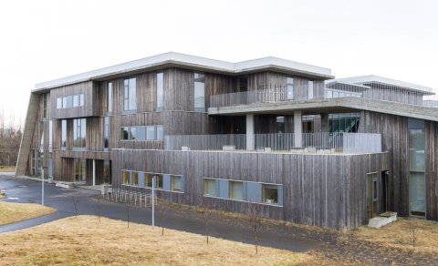 FMOS alltaf á tánum