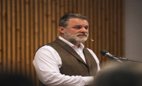 Andlát Valgarðs Más Jakobssonar fyrrverandi skólameistara og kennara